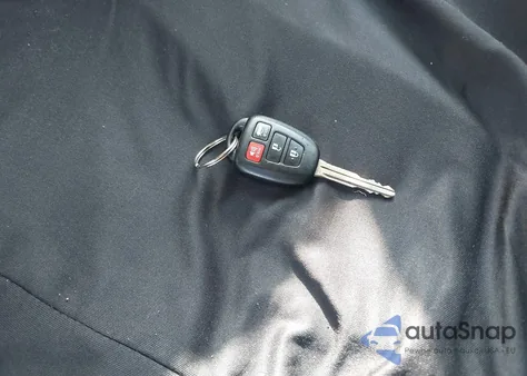 2016 Toyota Corolla Le z USA, uszkodzony, nr VIN 2T1BURHE2GC711359